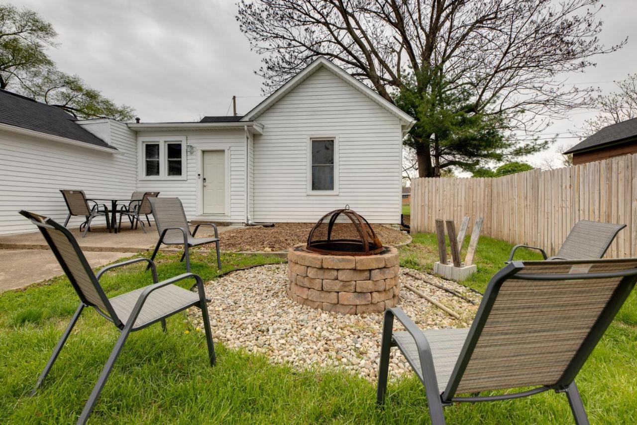 Modern Family Home In Mason With Backyard And Fire Pit Esterno foto